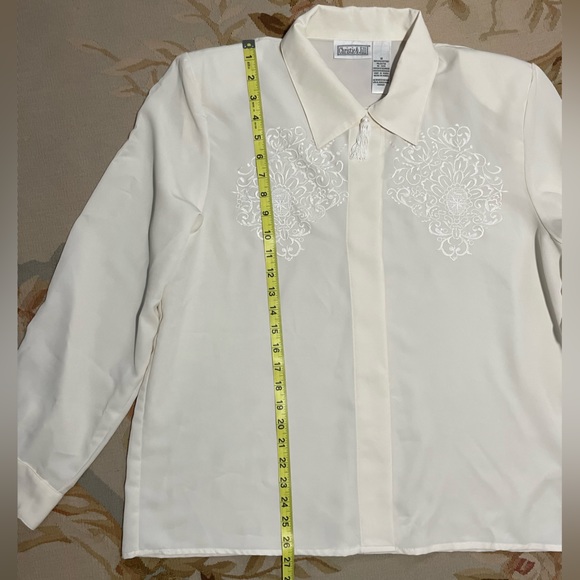 Vintage embroidered tassel front, off white blouse, size 18 by Christie and Jill - Picture 9 of 10